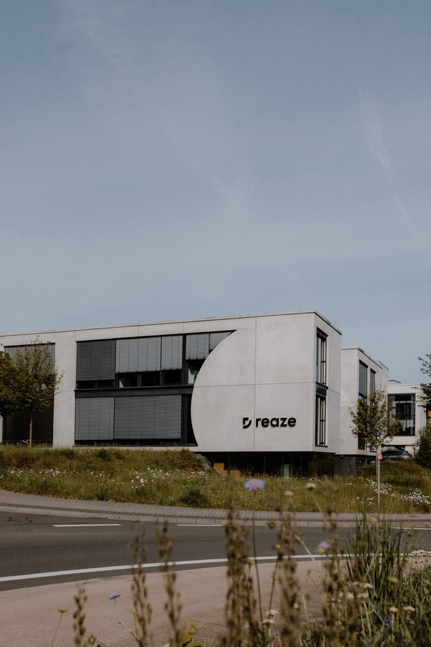 Raus aus der Blase, rein ins re_place!